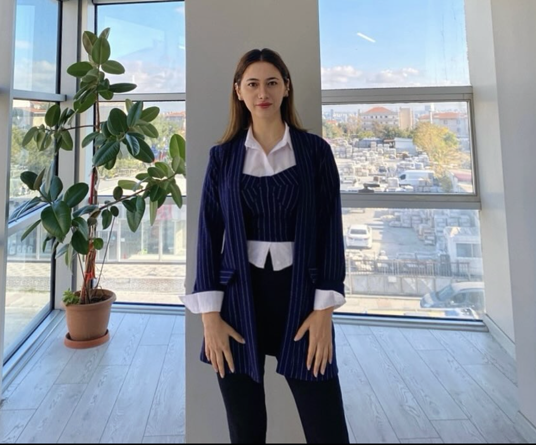 Uzman DKT. Deniz Karakuş Portre